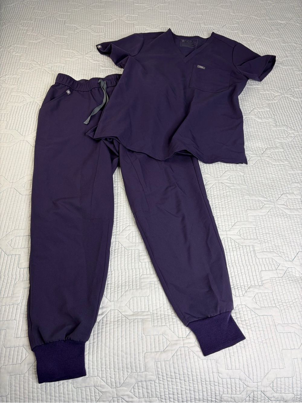 FIGS scrub set Top Caterina Sz S Jogger Bottom Tansen Small Women’s purple